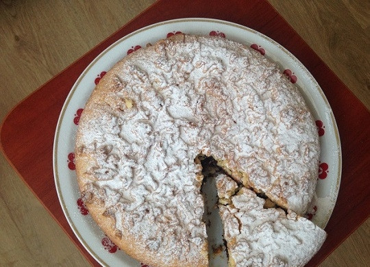 1. Этап. Песочный пирог с шоколадным кремом: 12. Остывший пирог можно посыпать пудрой.