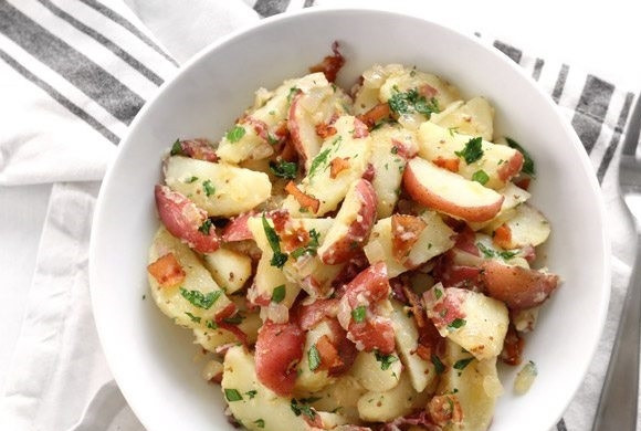 1. Этап. Деревенский картофельный салат: 7. Салат подавайте сразу после приготовления, не дожидайтесь его остывания. Приятного аппетита!