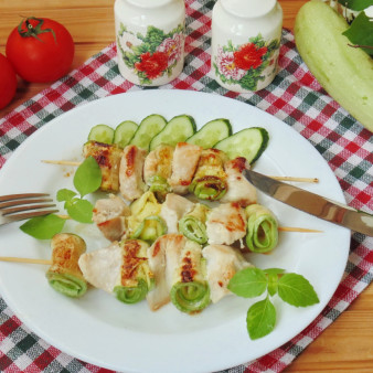 Куриные шашлычки с кабачками