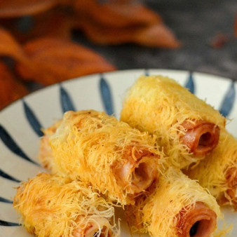 Бекон с черносливом в тесте катаифи