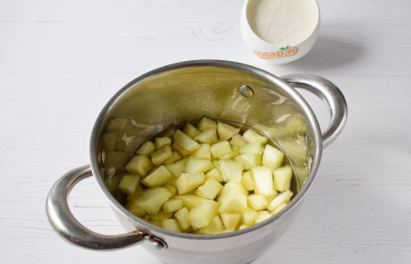 1. Этап. Конфитюр Солнечная дыня: Дыню вымойте. Нарежьте на ломтики, очистите от кожуры и семян. Нарежьте на небольшие кубики. Засыпьте сахаром, оставьте в прохладном месте до утра. Утром перемешайте, оставьте до вечера.