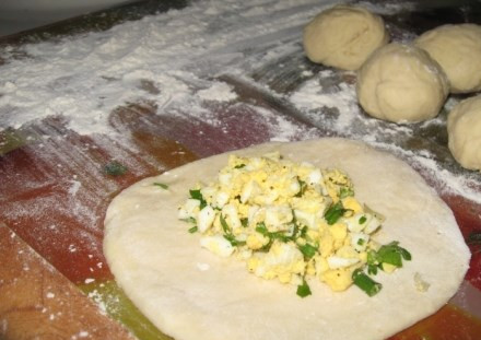 1. Этап. Тесто для жареных пирожков: Собственно, с яйцом пирожки.