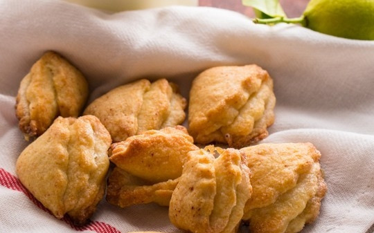 1. Этап. Треугольники из творожного теста: 5. Вот и все! Приятного аппетита!