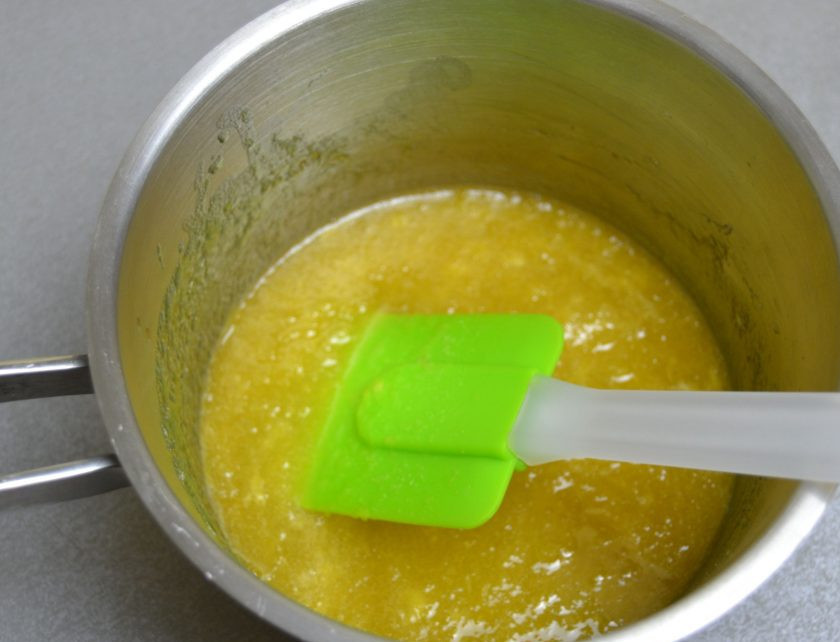 1. Этап. Апельсиновый зефир: Проварите массу 3-4 минуты после закипания.