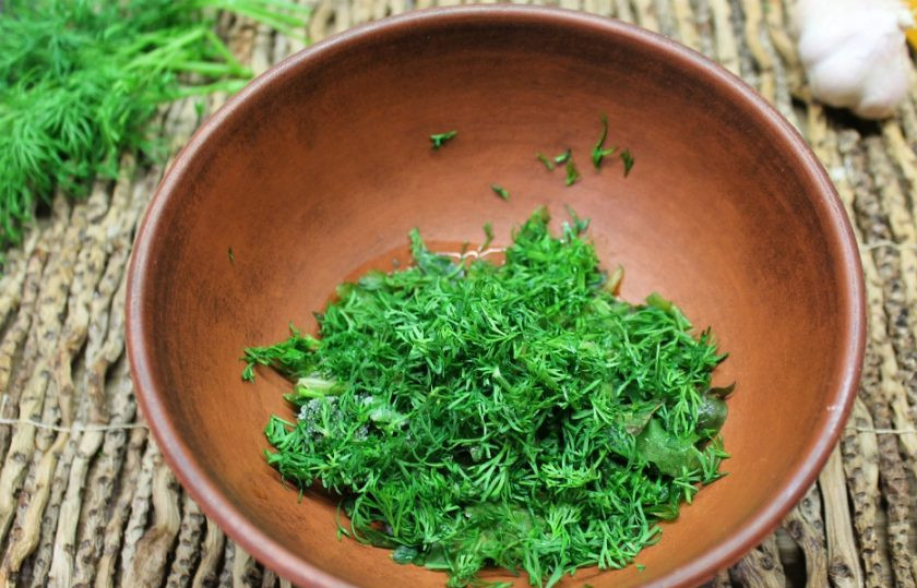 1. Этап. Пшеничные котлеты: 4. Добавляем рубленную зелень.