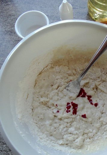 1. Этап. Бургер-гриль красный бархат: В процессе вымешивания добавить краситель.