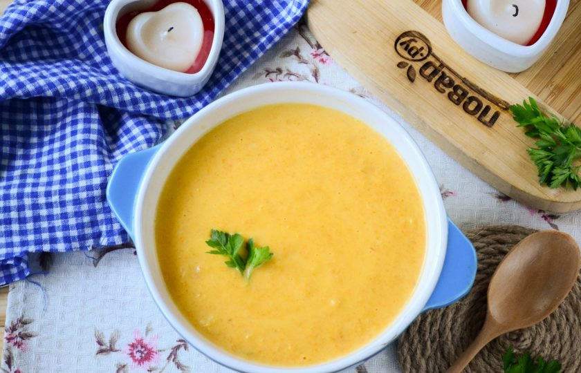1. Этап. Тыквенный суп с сыром: Подавайте тыквенный суп с сыром горячим с веточкой петрушки и сухариками. Кушайте с удовольствием!
