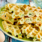Вафли с курицей и зелёным луком