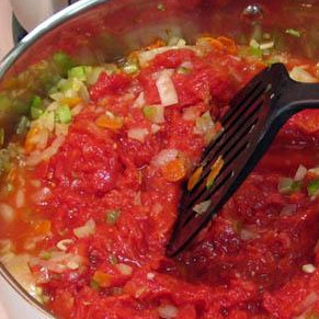 1. Этап. Сырный Тортеллини с мясным соусом: После чего добавляем их к овощам.