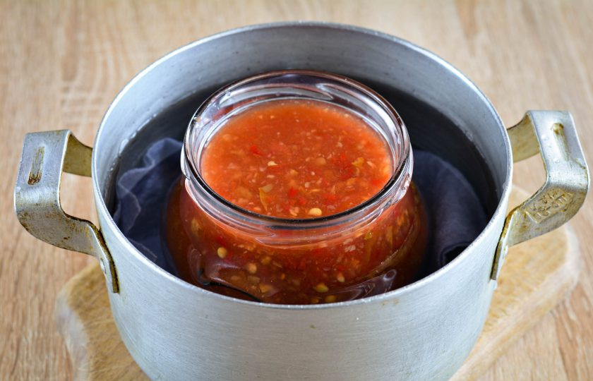 1. Этап. Аджика Чертополох: Аджику простерилизуйте 10 минут в кастрюле с водой.