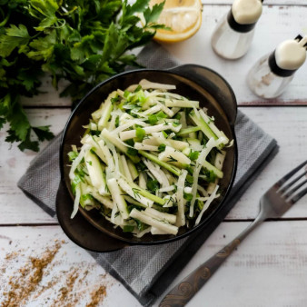 Салат из капусты и кабачков