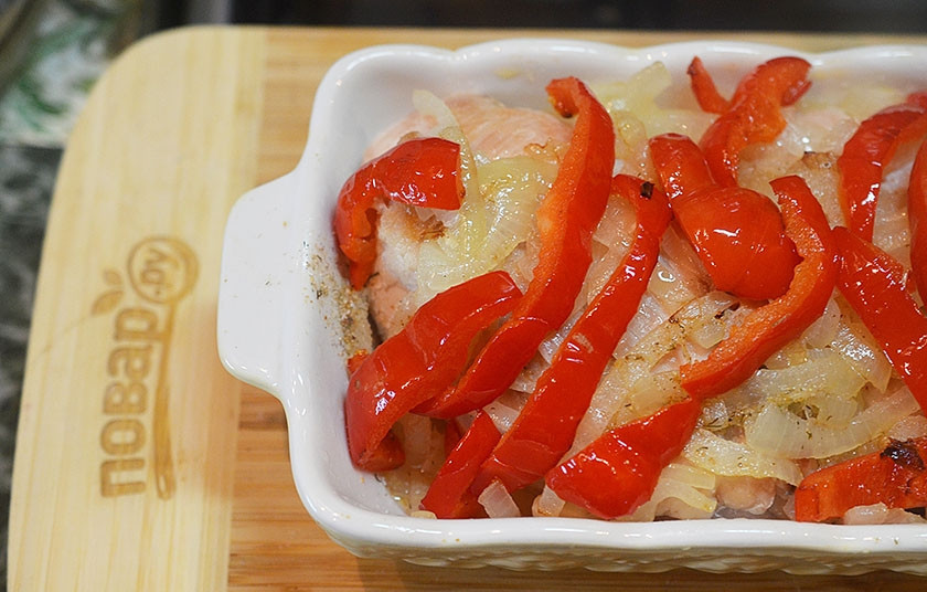 1. Этап. Курица Пикассо: 8. Выложите на курицу.