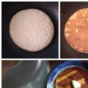 1. Этап. Толстые сырно-манные блины: Начинаем выпекать блины. Сковорода антипригарная. Хорошо нагреваем её. Разливаем тесто, формируя блин D~16-18 см. Жарим блины до готовности до румяного цвета с обеих сторон. Тесто при жарке дырчатое, красивое. Из этого количества теста получилось 6 шт блинов. Снимая каждый блин со сковороды, промазываем щедро их кусочком сливочного масла и накрываем колпаком. Укладываем в стопочку 