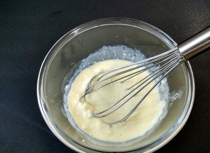 1. Этап. Сырный соус на скорую руку: 3. Тщательно перемешайте и прогрейте еще 10 секунд.