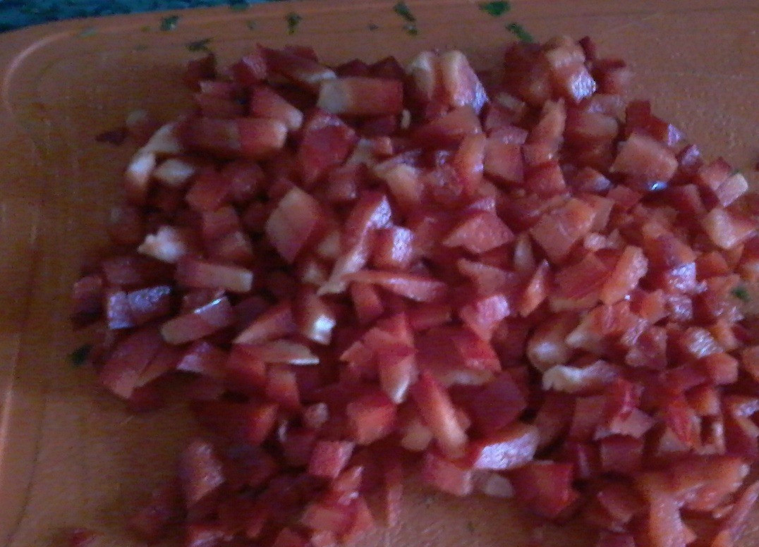 1. Stage. Cutlets from the oven: Bulgarian bell pepper diced.