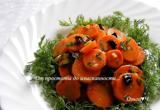 1. Этап. Салат из бланшированной моркови: Добавьте охлажденный салат.