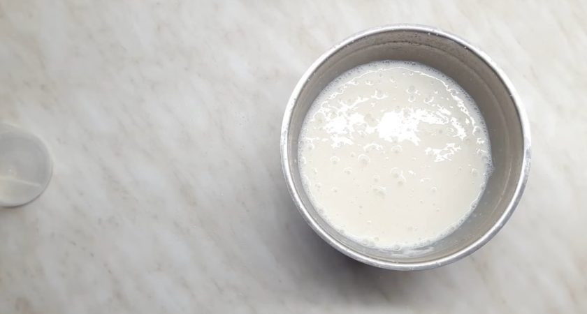 1. Этап. Блины рисовые с карри: 1. Для начала отварите рис в малом количестве воды, чтобы он не был рассыпчатым. Далее перебейте рис блендером, добавьте в несколько заходов молоко и снова перебейте блендером.