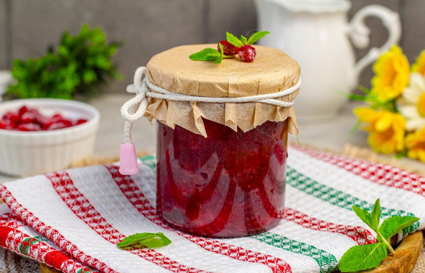 1. Этап. Красная смородина с бананом на зиму: Красная смородина с бананом на зиму готова! Храните в темном и прохладном месте. Приятного аппетита!