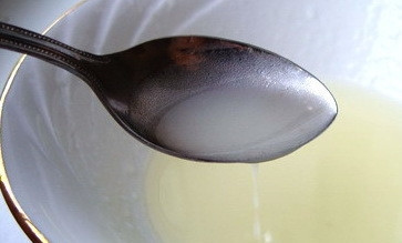 1. Этап. Салат по-милански: И смешать его с маслом, вином, солью и перцем.