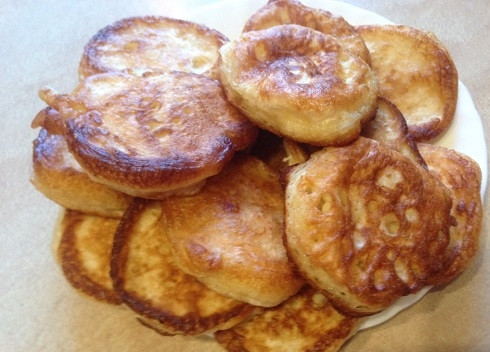 1. Этап. Оладьи на молоке и дрожжах: Вот какие пухленькие и румяные оладьи получатся!