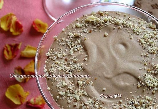 1. Этап. Десерт-мусс «Два шоколада»: Перед подачей украсьте мусс измельченными орехами.