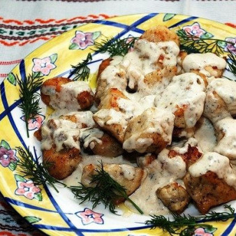 Куриное филе под сливочным соусом