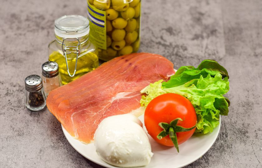 1. Этап. Закуска Итальяночка: Подготовьте ингредиенты.