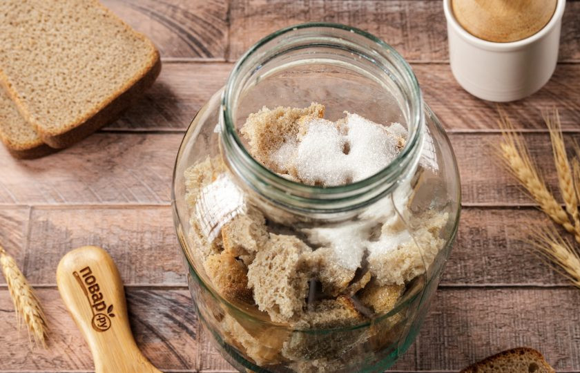 1. Этап. Квас Натуральный: Добавьте по вкусу сахар.