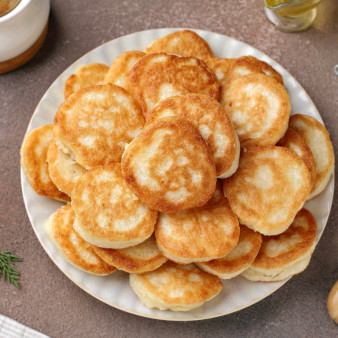 Оладьи с манкой на дрожжах