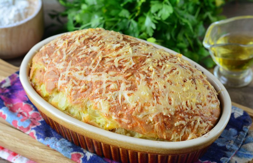 1. Этап. Капустная запеканка на кефире в духовке: Выпекайте запеканку в духовке 35 минут при температуре 180 градусов. Запеканка должна стать пышной и румяной.