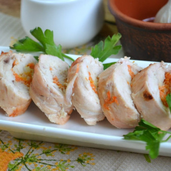 Рулет из индейки в духовке