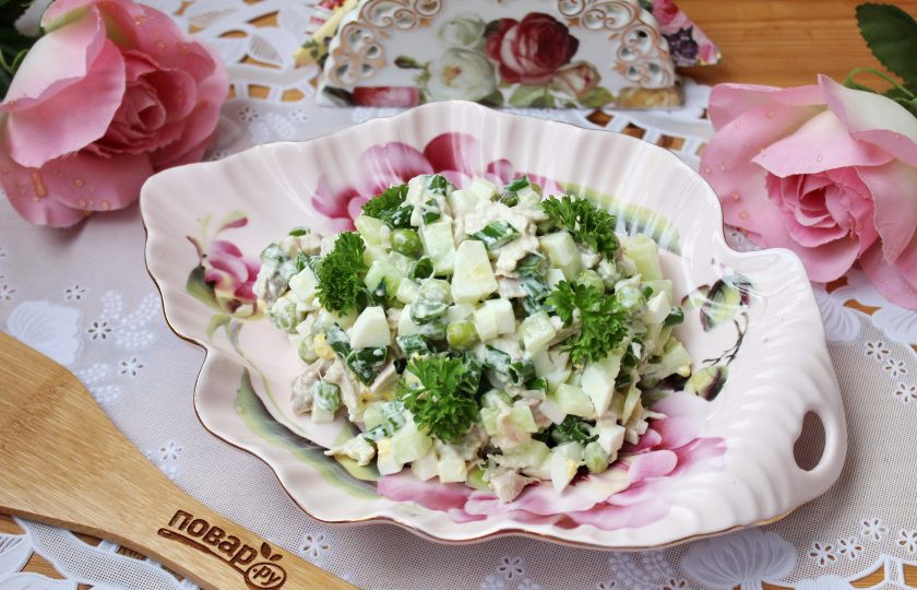 1. Этап. Салат с курицей, зеленым горошком и огурцом: Салат готов. Можно подавать к столу. Приятного аппетита!