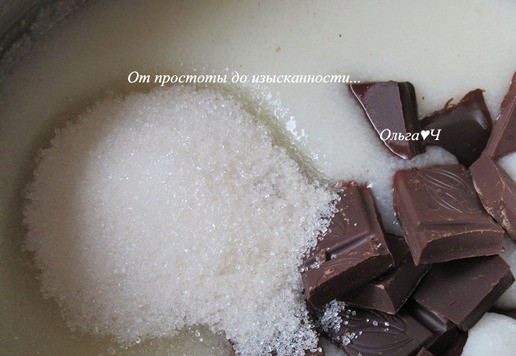 1. Этап. Шоколадный торт с ягодным желе: Приготовьте крем-мусс. На воде сварите манную кашу, добавьте сахар и темный шоколад.