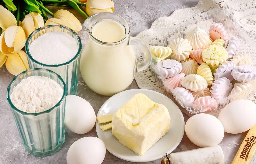 1. Этап. Торт Наполеон с безе: Подготовьте указанные ингредиенты. Безе приобретите в магазине или приготовьте в домашних условиях по одному из рецептов на сайте.