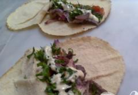 1. Этап. Арабский сэндвич: Разложить ингредиенты на лаваше слоями и завернуть. Приятного аппетита!