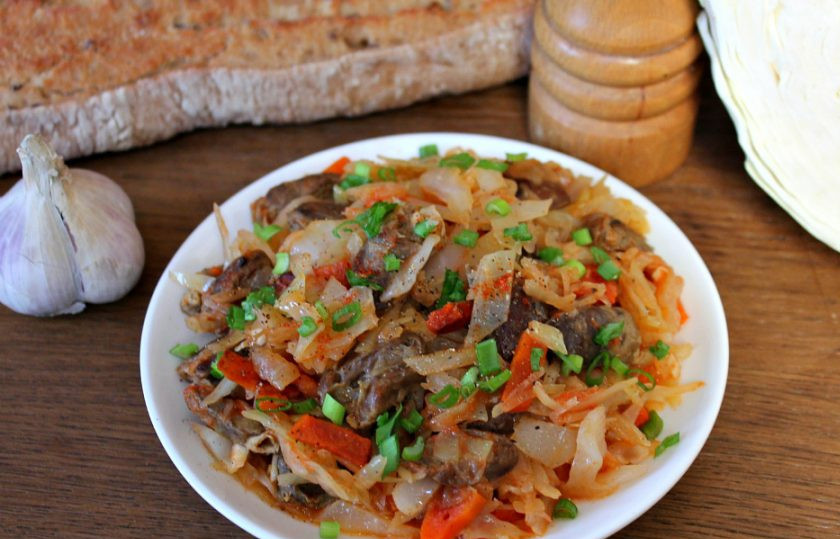 1. Этап. Капуста тушеная с куриными сердечками: Капуста тушеная с куриными сердечками готова. Подаем горячей, приятного аппетита!