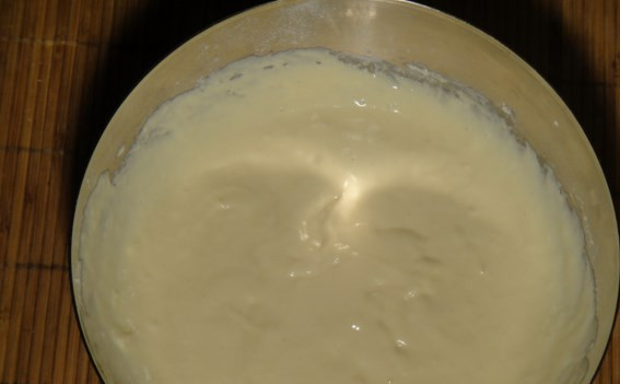 1. Этап. Ленивый капустный пирог: Все перемешайте, замесите тесто.