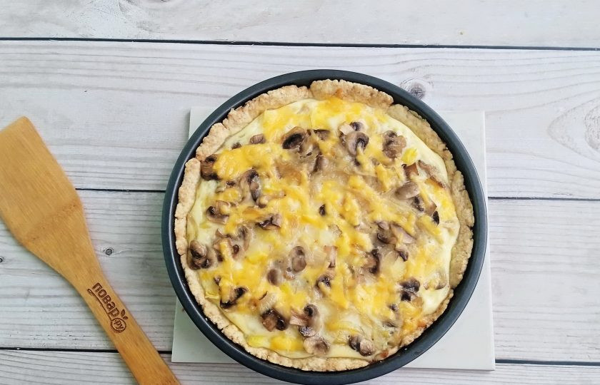 1. Этап. Киш с индейкой, грибами и картошкой: Запекайте 25-30 минут.