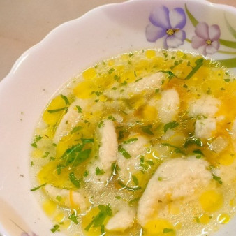 Суп с клецками на курином бульоне
