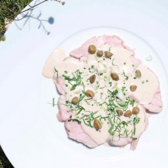 Телятина под соусом из тунца