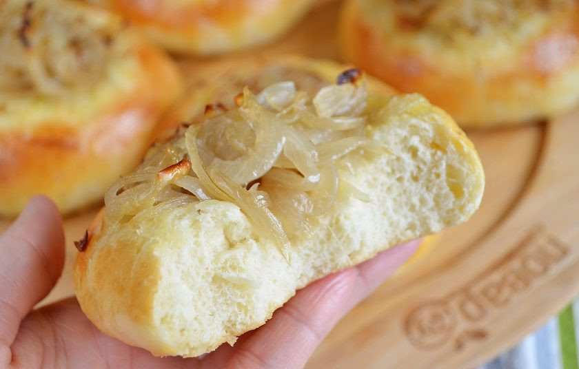 1. Этап. Дрожжевые лепешки с луком: 11. И внутри хочу показать, мягенькие, как пух!