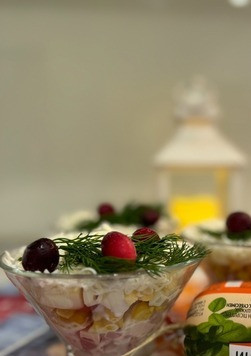 1. Этап. Салат Лёгкость: Украшаем салат по желаю и подаем к столу. Готовить обязательно всем! Это очень празднично вкусно!