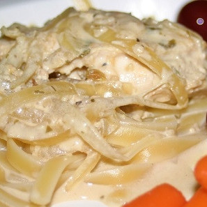 Тушеная курица в сливочном соусе