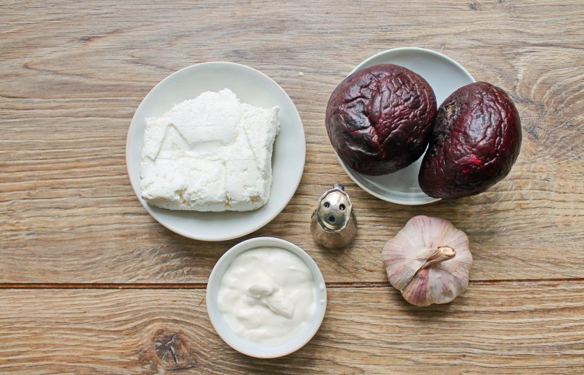 1. Этап. Салат Красный бархат из свеклы с творогом: Подготовьте все необходимые ингредиенты для приготовления салата 