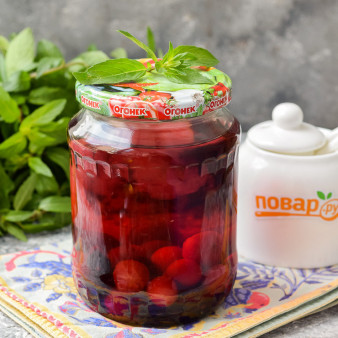 Компот из вишни и смородины на зиму