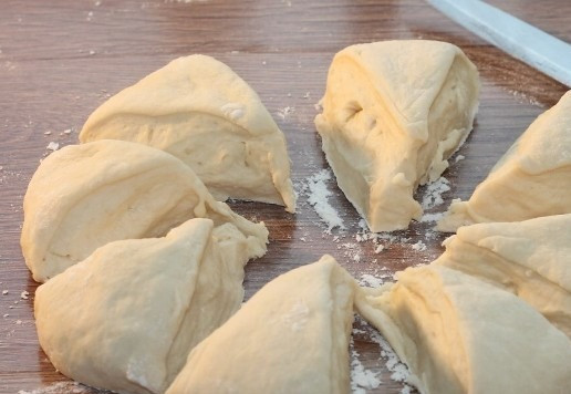 1. Этап. Лепешки по мотивам фесели: 9. И делим на 8 частей.