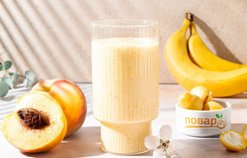 1. Этап. Смузи с персиком и бананом: Готовый смузи перелейте в стакан. Смузи с персиком и бананом готов!