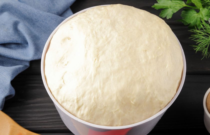 1. Этап. Беляши из дрожжевого теста в духовке: Когда тесто подойдёт, начинайте лепить беляши.