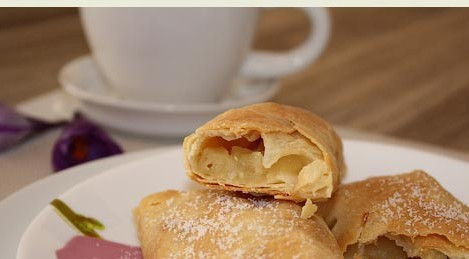 1. Этап. Вертута с яблоками: 6. Вот такие красивые рулетики получаются в итоге. К вертуте подойдет сок, чай, кофе и любые другие напитки на ваш вкус, а гости и домашние, непременно, оценят ваши старания.