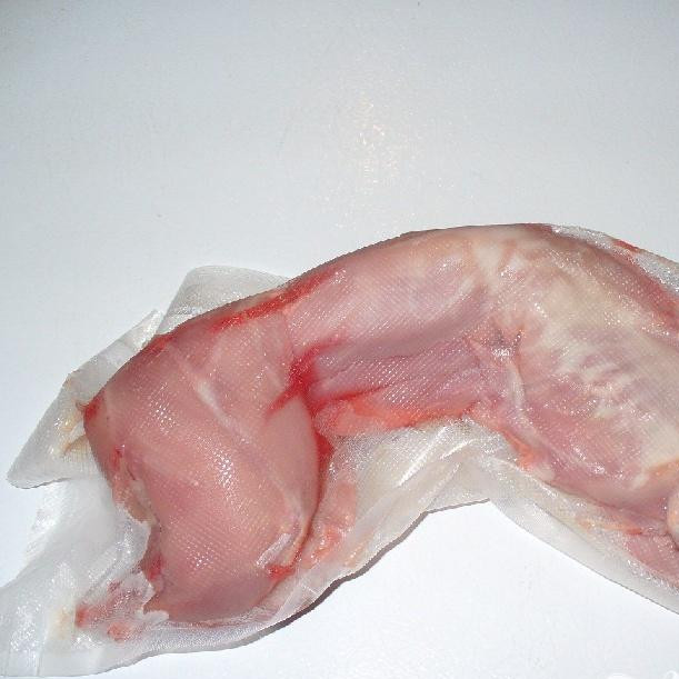 1. Этап. Зайцы рассольные: Тушку зайца моем, режем на крупные куски, даем воде стечь